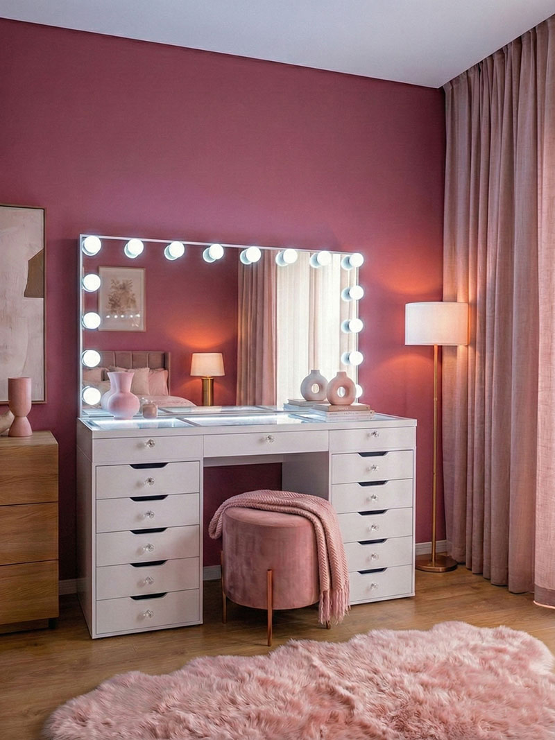 Kris Hollywood Vanity Station