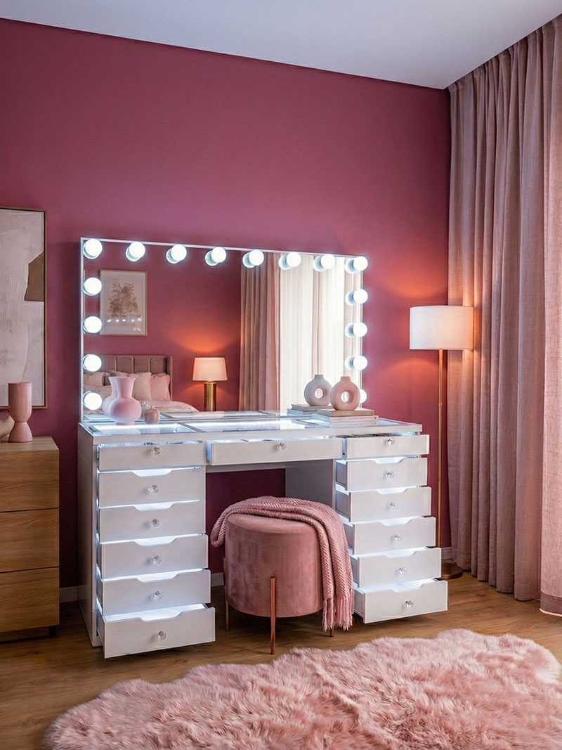 Kris Hollywood Vanity Station